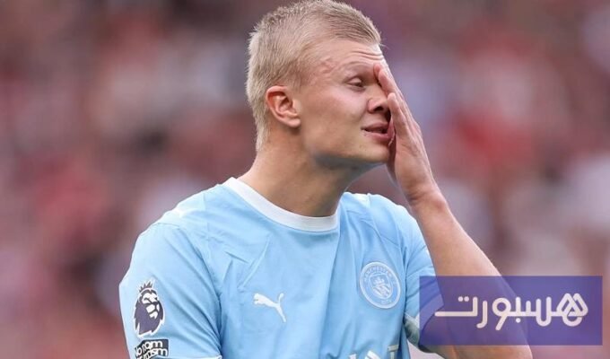 صورة لإيرلينغ هالاند لاعب مانشستر سيتي وهو يتحدث في مقابلة صحفية.