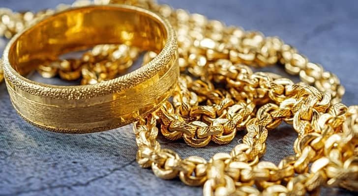 صورة لعملات ذهبية أو سبائك ذهب ترمز لأسعار الذهب في الأردن