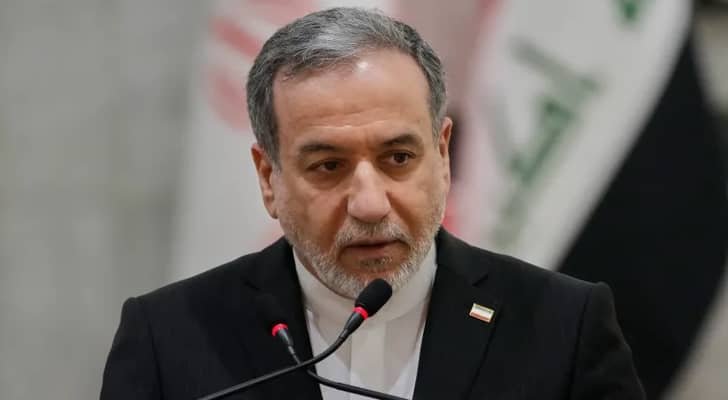 جدل في طهران: مطالبات برلمانية باستجواب عراقجي إثر لقائه المبعوث الأمريكي 3 صورة لعباس عراقجي أو مبنى البرلمان الإيراني