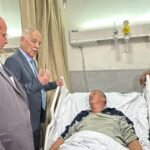 رئيس الديوان الملكي يوسف العيسوي يتفقد مصابي الاعتداء الإرهابي في الكرك
