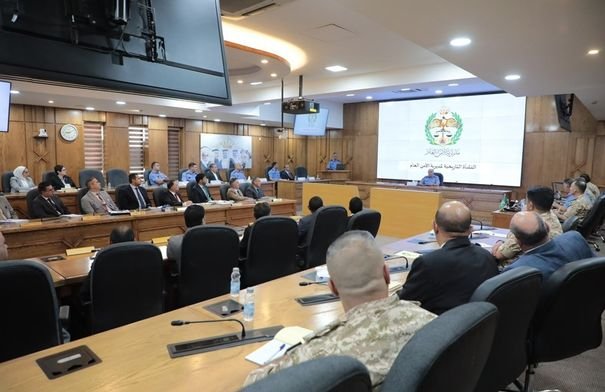 مدير الأمن العام اللواء الدكتور عبيد الله المعايطة يلقي محاضرة في كلية الدفاع الوطني الملكية الأردنية