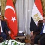 مصر وتركيا: ليبيا والحدود البحرية على طاولة المباحثات وسط خلافات عميقة 6 وزيرا خارجية مصر وتركيا خلال لقائهما في إسطنبول لمناقشة الأوضاع في ليبيا