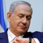 صورة توضيحية لنتائج استطلاع انتخابي إسرائيلي يظهر تعادلاً بين الكتل السياسية