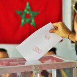 صورة تجمع وزير الداخلية مع ممثلي الأحزاب السياسية خلال اجتماع حول الاستحقاقات الانتخابية المقبلة في المغرب.