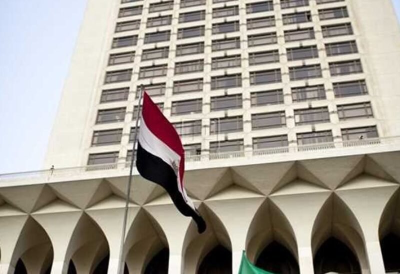 صورة تجمع ممثلين عن الدبلوماسية المصرية والسعودية والتركية والباكستانية تناقش القضايا الإقليمية.