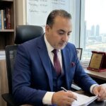 صورة توضيحية للمؤسسات الإدارية والمنتخبة في المغرب، تعكس مفهوم الحكامة الترابية والتعاون بين الأطراف.
