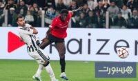 صورة للاعبي كرة القدم في مباراة بالدوري الأوروبي