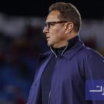 الزمالك ينفي ترشيح محمد أمين بن هاشم ويؤكد استمرارية معتمد جمال 6 صورة لشعار نادي الزمالك مع خلفية لملعب كرة قدم، تعكس أخبار النادي الرياضية.