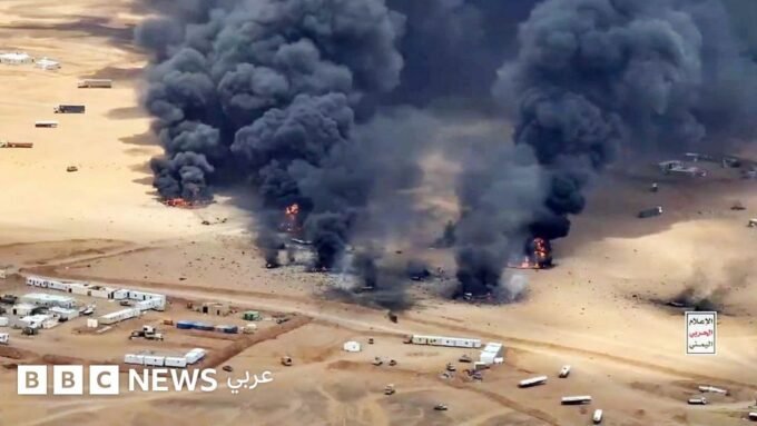 صورة أرشيفية لمروحية استطلاع عسكرية أو منطقة صراع في اليمن