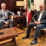 النائب اللواء أشرف ريفي والسفير الأسترالي توم ويلسون خلال لقائهما في لبنان