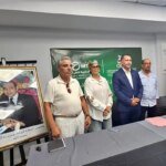 مركبات نقل سياحي مصطفة في المغرب، تعكس التحديات التي يواجهها القطاع