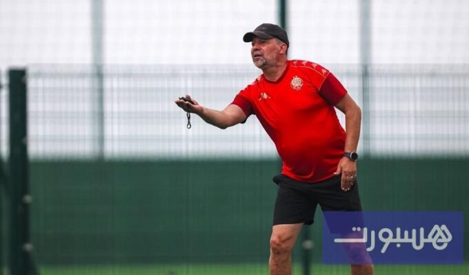 المدرب باولو سيرجيو يودّع لاعبي الوداد الرياضي في مركب محمد بنجلون