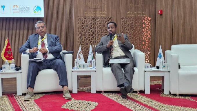 عبد المجيد موالين عبد الله، مدير قسم الهشاشة والقدرة على الصمود بالبنك الإسلامي للتنمية، يتحدث في مؤتمر بمراكش عن أهمية الوقاية من الكوارث.
