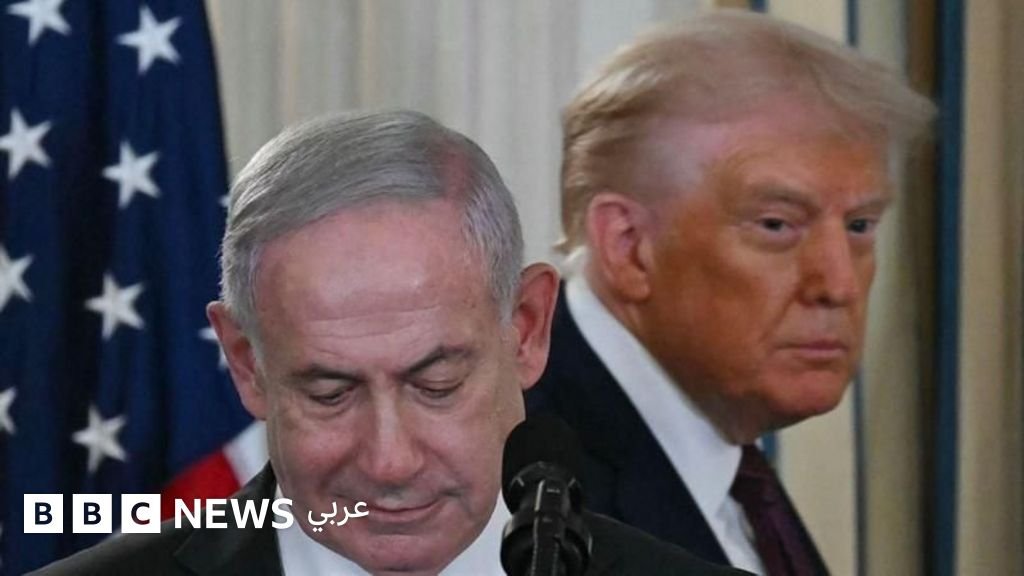 صورة للرئيس الأمريكي السابق دونالد ترامب ورئيس الوزراء الإسرائيلي بنيامين نتنياهو، مع إشارة إلى تأثير الانتخابات على وضعهما السياسي.
