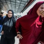 تحليلات معمقة: قضايا إقليمية ودولية تثير الجدل وتختبر المصداقية 6 صورة تجمع لقطات رمزية لأحداث عالمية متنوعة: فلاحة، خريطة ليبيا، متظاهرون في فرنسا، وميكروفون إخباري.