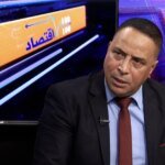 صورة توضيحية لمحكمة جزائرية أو لخبير اقتصادي يتحدث عن مشروع غار جبيلات