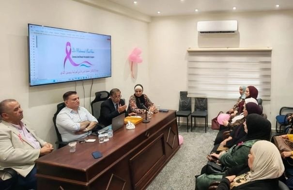 ندوة توعوية في الشمال: الإعلام شريك أساسي في مكافحة سرطان الثدي 3 صورة جماعية للمشاركين في ندوة التوعية بسرطان الثدي في إقليم الشمال الأردني