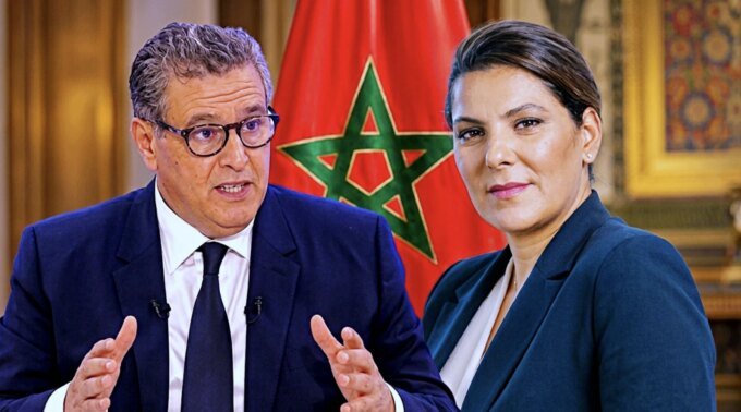 صورة لمبنى البرلمان المغربي مع وثائق قانونية، ترمز للجدل الدستوري حول قانون المالية.