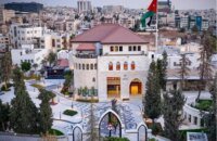 صورة لمجلس الوزراء الأردني أثناء اجتماع أو مبنى حكومي يرمز للقرارات الاقتصادية