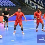أسود الفوتسال يختتمون استعداداتهم لمواجهة الجزائر في افتتاح كأس إفريقيا بالمغرب 8 صورة جماعية للاعبي المنتخب المغربي لكرة القدم داخل القاعة خلال حصة تدريبية
