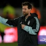 صورة ليونيل ميسي بقميص منتخب الأرجنتين يودع الجماهير