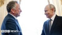 الرئيس الروسي فلاديمير بوتين والمبعوث الأمريكي الخاص ستيف ويتكوف خلال لقاء في سان بطرسبورغ.
