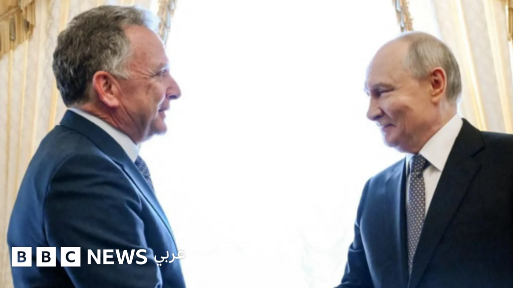 الرئيس الروسي فلاديمير بوتين والمبعوث الأمريكي الخاص ستيف ويتكوف خلال لقاء في سان بطرسبورغ.