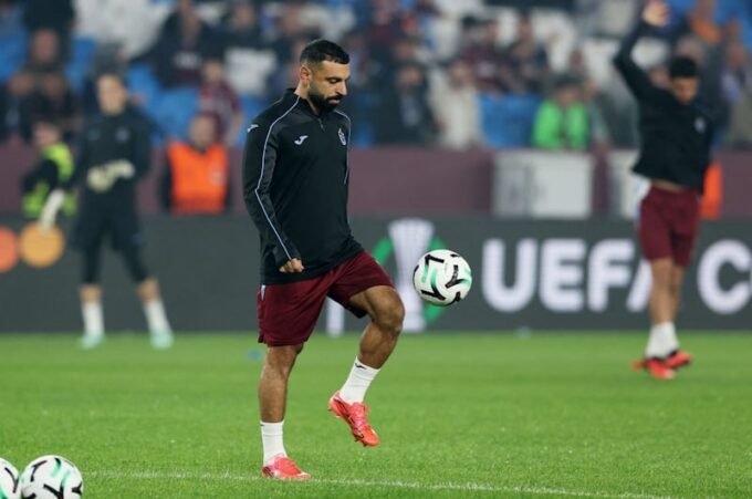 صورة لمحمد صلاح بقميص طرابزون سبور وسط جماهير تركية متحمسة