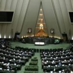 صورة لمهرداد أخلاقي كتابجي، وزير الدفاع الإيراني الجديد، بعد موافقة البرلمان على تعيينه.