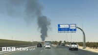 صورة لدخان يتصاعد من مستودع في مطار الملك خالد الدولي بالرياض بعد هجوم