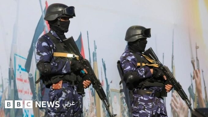 جنود حوثيون يشاركون في تظاهرة مناهضة للسعودية في صنعاء، اليمن.