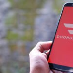 DoorDash Acquires Instacart in $17 Billion Mega-Merger: Reshaping On-Demand Delivery 6 DoorDash and Instacart logos side-by-side, symbolizing their $17 billion merger and the consolidation of grocery delivery services.