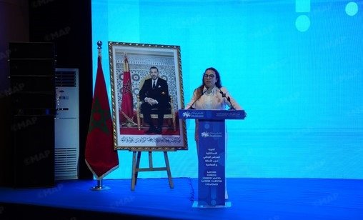 Fatima Ezzahra El Mansouri et Najwa Koukouss lors de la réunion du Conseil national du PAM à Skhirate, discutant de la formation du nouveau gouvernement.
