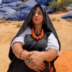 Hanane Kawalina, danseuse amazighe, lors d'une performance d'Ahwach.