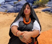 Hanane Kawalina, danseuse amazighe, lors d'une performance d'Ahwach.