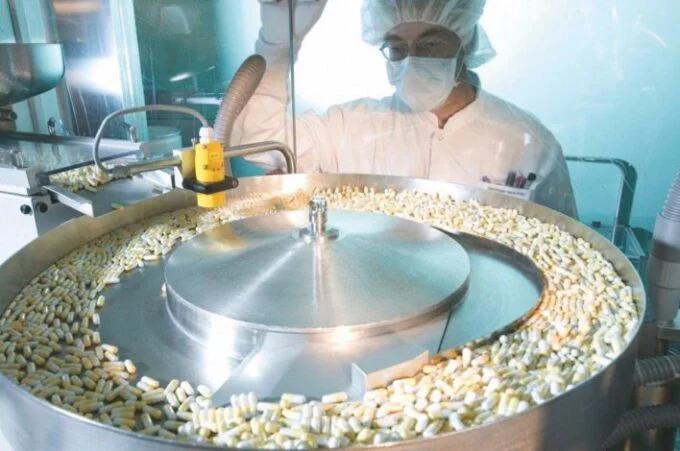 Maroc : L'Énigme de l'Industrialisation, entre Leadership Africain et Défis Structurels 7 Vue aérienne d'un complexe industriel moderne au Maroc, symbolisant le dynamisme de son secteur manufacturier.