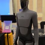 Un robot humanoïde futuriste, potentiellement le MATRIX-3, symbolisant la prochaine génération de robots alimentée par les puces Intel Razer Lake-AX.