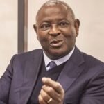 James Mwangi, directeur général d'Equity Group, posant à Paris, le 3 octobre 2025, pour Jeune Afrique.