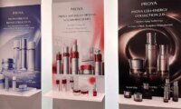 Produits de beauté chinois des marques Proya, Florasis et Judydoll, symbolisant leur expansion mondiale.