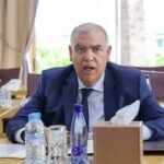 Le ministre de l'Intérieur du Maroc en discussion avec les leaders des principaux partis politiques lors d'une réunion préparatoire pour les élections de 2027 à Rabat.
