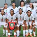 L'équipe féminine marocaine U17, les Lioncelles de l'Atlas, célébrant leur qualification historique pour les huitièmes de finale de la Coupe du Monde.