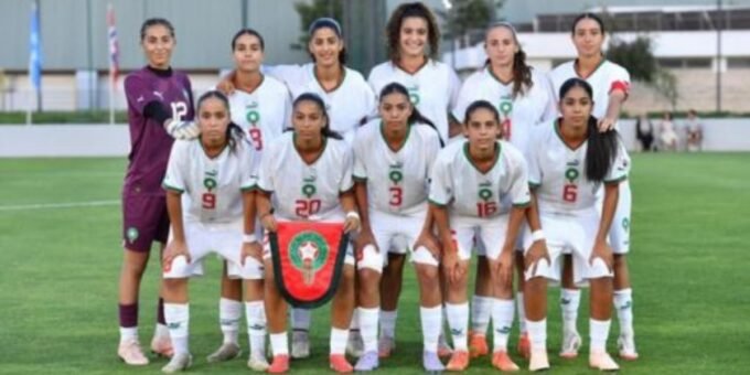 L'équipe féminine marocaine U17, les Lioncelles de l'Atlas, célébrant leur qualification historique pour les huitièmes de finale de la Coupe du Monde.