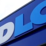 Illustration d'une alerte de sécurité numérique avec le logo LDLC et des icônes de données, symbolisant une fuite d'informations clients.