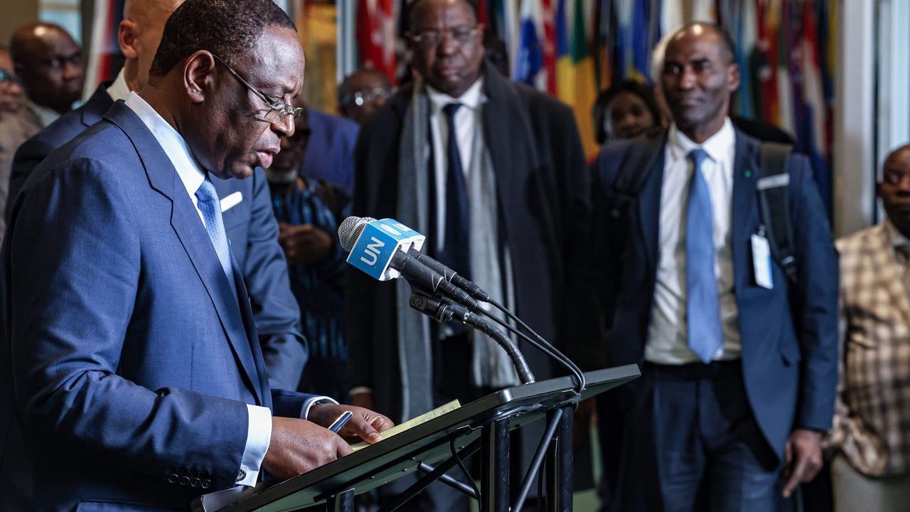 ONU : Macky Sall se retire de la course au Secrétariat Général, un vent nouveau souffle sur l'élection 1 L'ancien président du Sénégal, Macky Sall, s'adressant à la presse à New York après l'Assemblée générale de l'ONU, le 22 avril 2026, annonçant son retrait de la course au Secrétariat général.