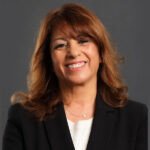 Rachida Saadi : “Ce qui m’intéresse, c’est d’accompagner les personnes qui débutent dans le métier” 3 Rachida Saadi, productrice et réalisatrice marocaine, s'exprimant avec passion sur l'évolution du cinéma d'auteur et l'importance du mentorat pour les jeunes talents.