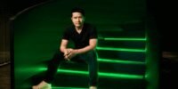 Razer CEO Min-Liang Tan with an AI hologram, symbolizing the fusion of gaming and artificial intelligence.