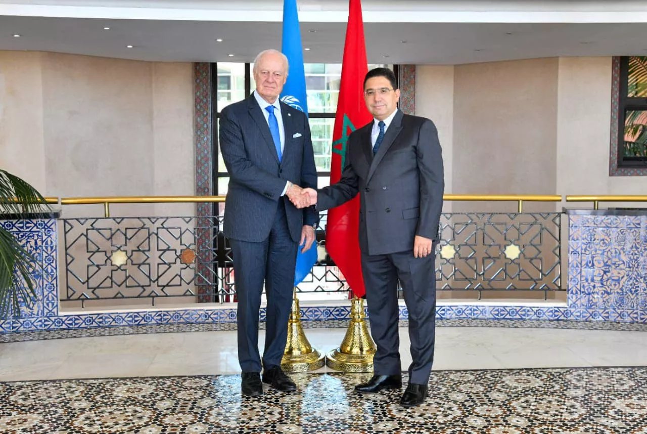 Le ministre des Affaires étrangères, Nasser Bourita, et l'envoyé personnel d'António Guterres pour le Sahara, Staffan de Mistura, en discussion à Rabat.