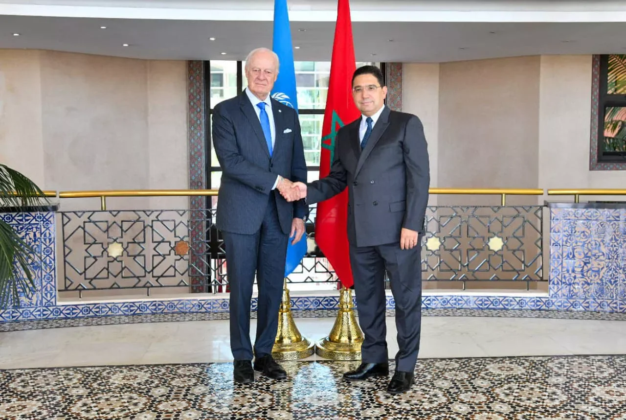Le ministre des Affaires étrangères, Nasser Bourita, et l'envoyé personnel d'António Guterres pour le Sahara, Staffan de Mistura, en discussion à Rabat.