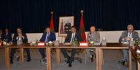 Vue aérienne d'Agadir avec ses plages et infrastructures touristiques, symbolisant le dynamisme du tourisme dans la région Souss-Massa.